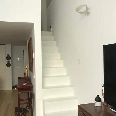 Elegant 2 Bdr, Very Well Located Next To Timeout *