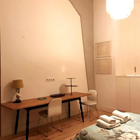 Elegant 2 Bdr, Very Well Located Next To Timeout *